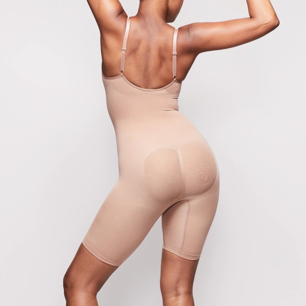 SKIMS Sculpting Bodysuit Mid Thigh Open Gusset NEW Shapewear Sienna S/M - Picture 6 of 12